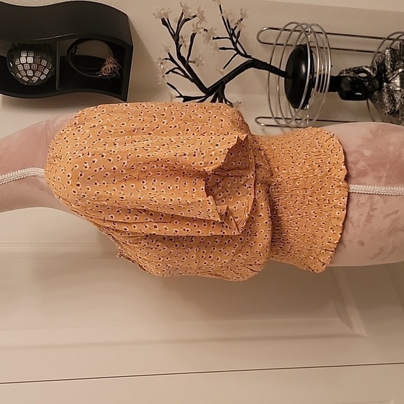 Hippie Rose Size S Boho Peasant Top, NWT!  Golden Mustard Color w/ floral print. - Picture 5 of 9